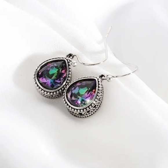 Jewelry - NWOT - Beautiful Multi Color Droplet Style Earrings
